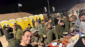 קבוצת בל והחיילים, צילום: קבוצת בל
